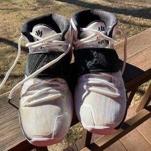 Men's Size 10 NIKE Athletic Shoes With Velcro Strap (Or Best Offer)